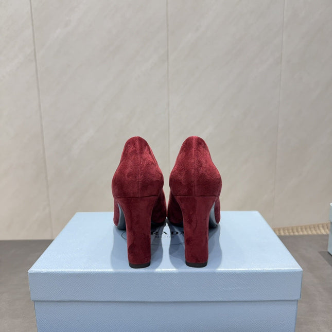 PRADA 26S SQUARE TOE HIGH HEELS 85MM IN DARK RED SUEDE WITH LOGO