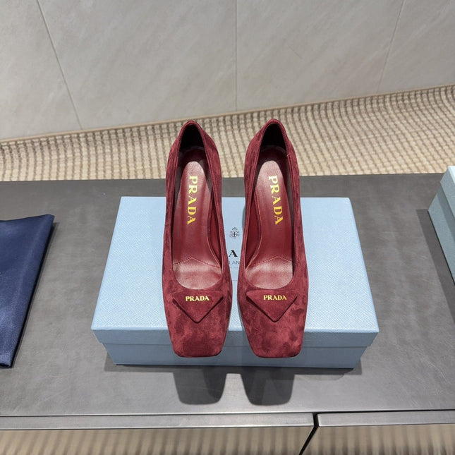 PRADA 26S SQUARE TOE HIGH HEELS 85MM IN DARK RED SUEDE WITH LOGO