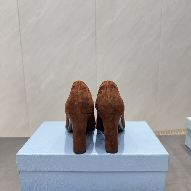 PRADA 26S SQUARE TOE HIGH HEELS 85MM IN CARAMEL BROWN SUEDE WITH LOGO