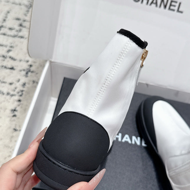 CHANEL 26S ZIPPER BOOTS IN WHITE MIX BLACK FABRIC AND LAMBSKIN