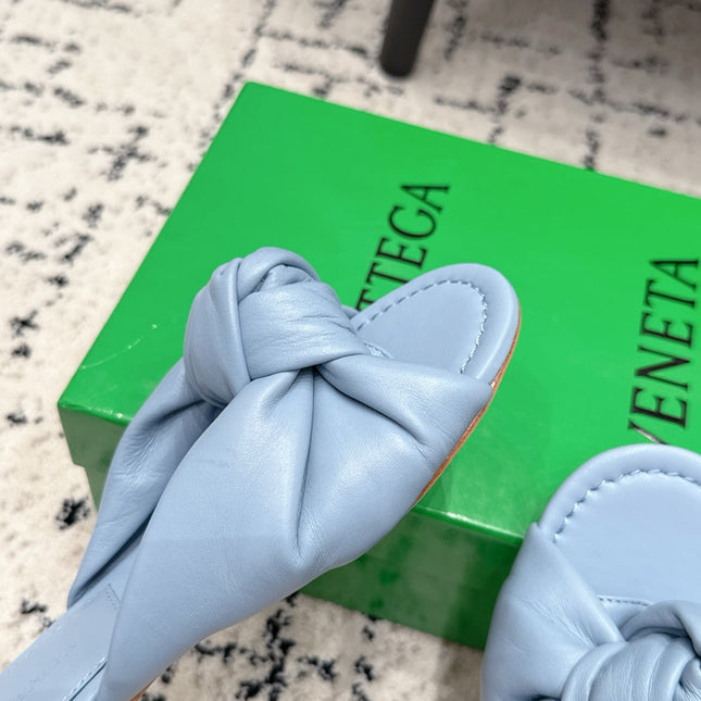 BOTTEGA VENETA 26S TWIST-STRAP SANDALS IN SKY BLUE LAMBSKIN