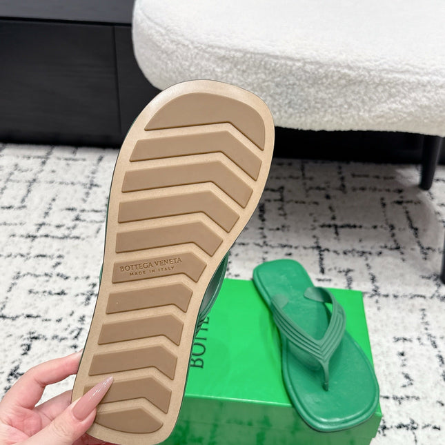 BOTTEGA VENETA 26S THONG SANDALS IN GREEN TPU