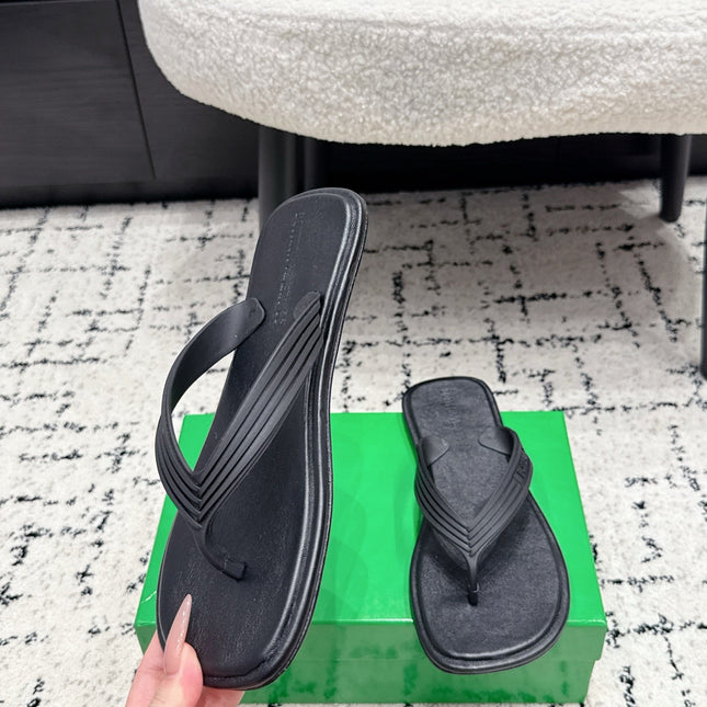 BOTTEGA VENETA 26S THONG SANDALS IN BLACK TPU