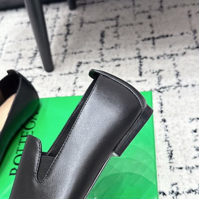 BOTTEGA VENETA 26S FLAT LOAFERS IN BLACK CALFSKIN