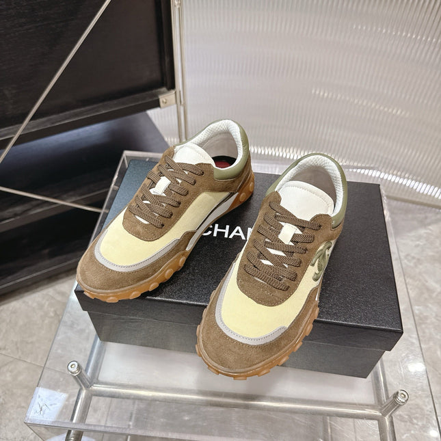 CHANEL 26S LOW TOP SNEAKERS IN BROWN SUEDE AND GREEN FABRIC WITH RUBBER SOLE