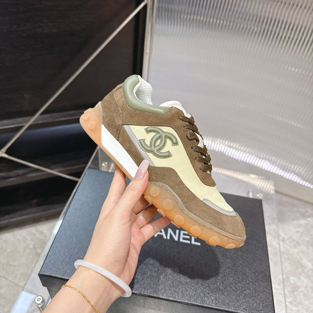 CHANEL 26S LOW TOP SNEAKERS IN BROWN SUEDE AND GREEN FABRIC WITH RUBBER SOLE