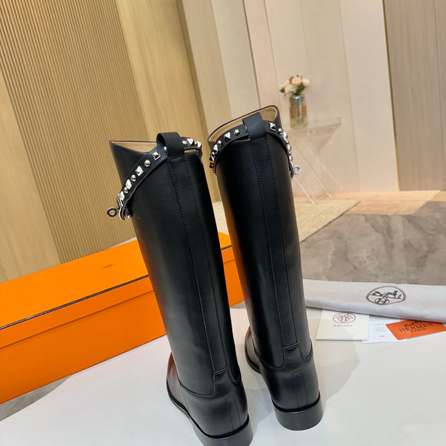 HM 25S KNEE-HIGH FLAT BOOTS IN BLACK LAMBSKIN WITH SILVER HARDWARE