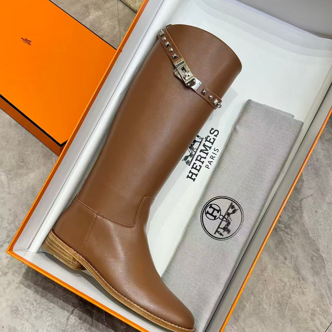 HM 25S KNEE-HIGH FLAT BOOTS IN BROWN LAMBSKIN WITH SILVER HARDWARE