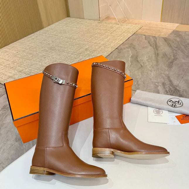 HM 25S KNEE-HIGH FLAT BOOTS IN BROWN LAMBSKIN WITH SILVER HARDWARE
