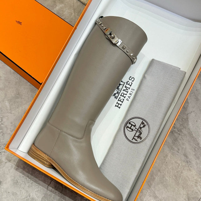 HM 25S KNEE-HIGH FLAT BOOTS IN GREY LAMBSKIN WITH SILVER HARDWARE