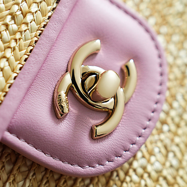 CHANEL 26S CLASSIC FLAP MEDIUM 23 IN NATURAL RAFFIA AND LIGHT PURPLE CALFSKIN GOLD HARDWARE