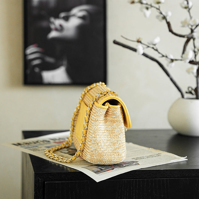 CHANEL 26S CLASSIC FLAP MEDIUM 23 IN NATURAL RAFFIA AND YELLOW CALFSKIN GOLD HARDWARE