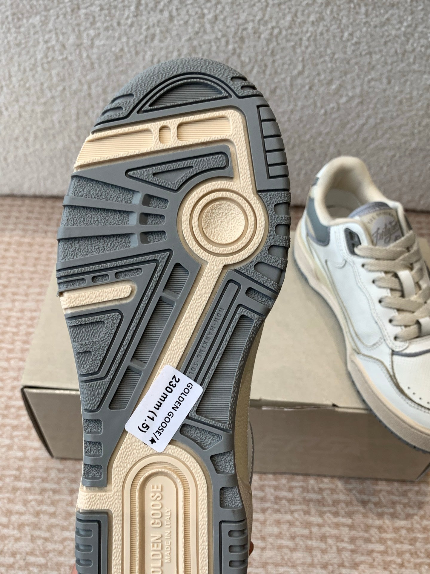 FORTY2 SNEAKERS WITH GREY STAR AND WHITE LEATHER HEEL TAB