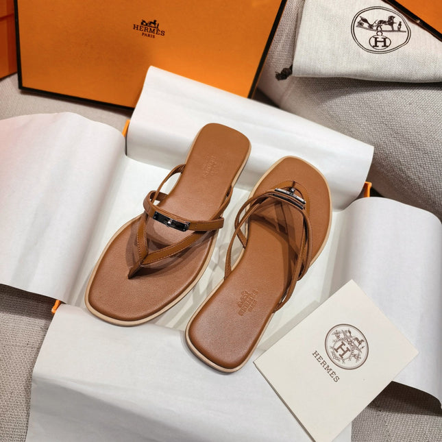 HM 26S KELLY BUCKLE THONG SANDALS IN CARAMEL BROWN CALFSKIN SILVER HARDWARE
