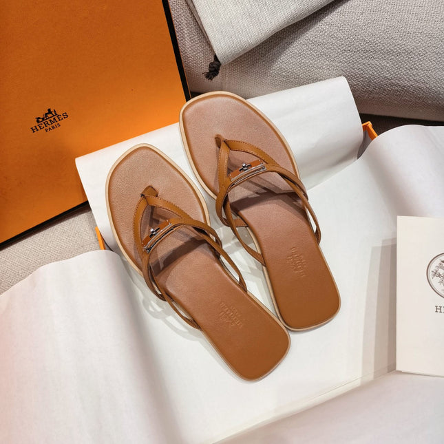 HM 26S KELLY BUCKLE THONG SANDALS IN CARAMEL BROWN CALFSKIN SILVER HARDWARE