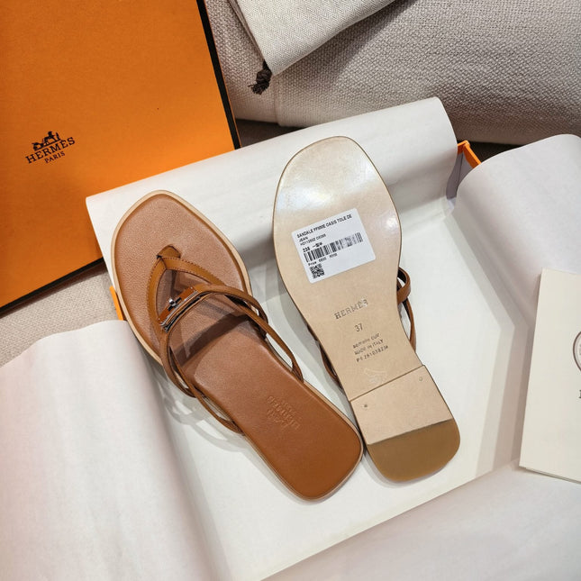 HM 26S KELLY BUCKLE THONG SANDALS IN CARAMEL BROWN CALFSKIN SILVER HARDWARE