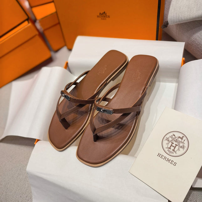 HM 26S KELLY BUCKLE THONG SANDALS IN BROWN CALFSKIN SILVER HARDWARE