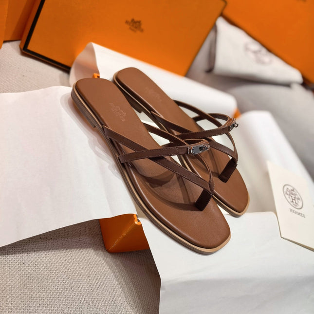 HM 26S KELLY BUCKLE THONG SANDALS IN BROWN CALFSKIN SILVER HARDWARE