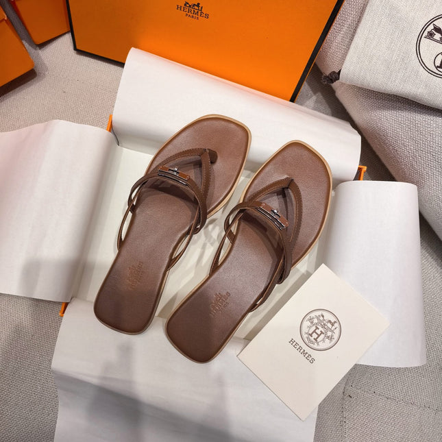 HM 26S KELLY BUCKLE THONG SANDALS IN BROWN CALFSKIN SILVER HARDWARE