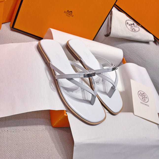 HM 26S KELLY BUCKLE THONG SANDALS IN WHITE CALFSKIN SILVER HARDWARE