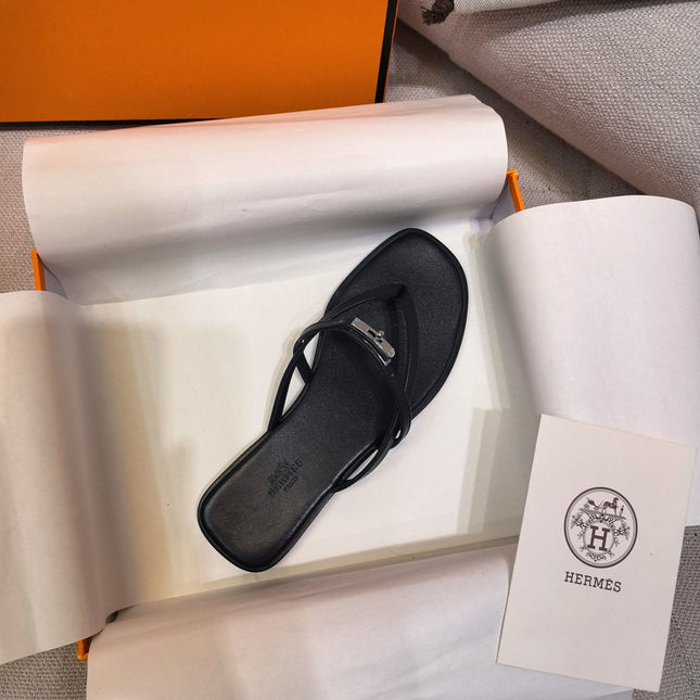 HM 26S KELLY BUCKLE THONG SANDALS IN BLACK CALFSKIN SILVER HARDWARE