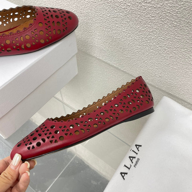 ALAIA BALLET FLAT IN BURGUNDY RED MESH LAMBSKIN