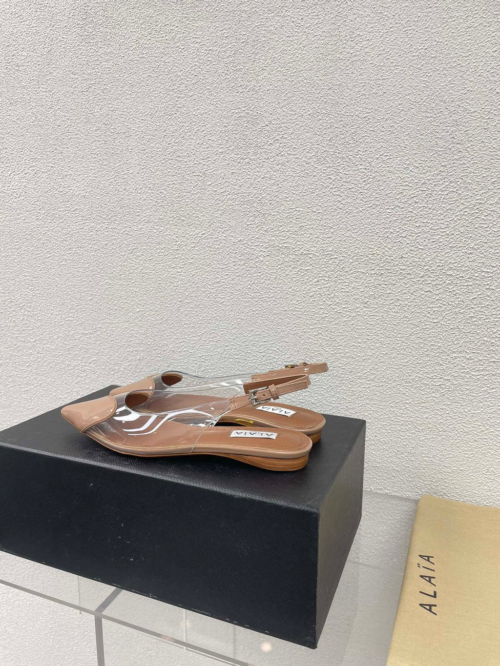 ALAIA LE COEUR FLAT SLINGBACKS IN BEIGE PATENT LAMBSKIN