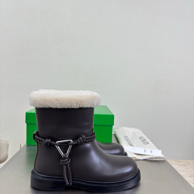 BOTTEGA VENETA 26S FUR-LINED BOOTS IN DARK BROWN CALFSKIN AND WHITE WOOL