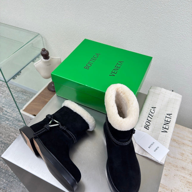 BOTTEGA VENETA 26S FUR-LINED BOOTS IN BLACK SUEDE AND WHITE WOOL