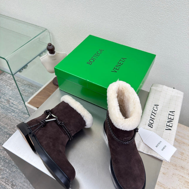 BOTTEGA VENETA 26S FUR-LINED BOOTS IN DARK BROWN SUEDE AND WHITE WOOL