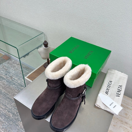BOTTEGA VENETA 26S FUR-LINED BOOTS IN DARK BROWN SUEDE AND WHITE WOOL