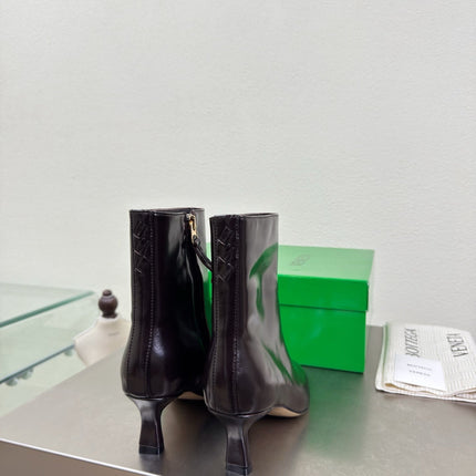 BOTTEGA VENETA 26S ANKLE BOOTS 70 MM IN DARK BROWN SHINY CALFSKIN