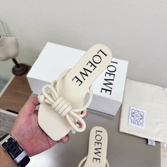 LOEWE 26S FLAMENCO KNOT SANDAL IN IVORY WHITE CALFSKIN
