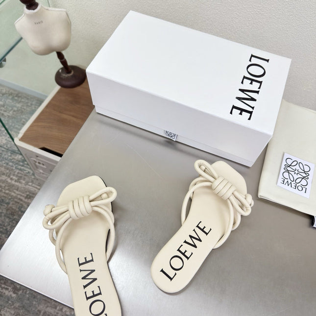 LOEWE 26S FLAMENCO KNOT SANDAL IN IVORY WHITE CALFSKIN
