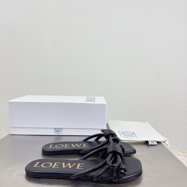 LOEWE 26S FLAMENCO KNOT SANDAL IN BLACK CALFSKIN