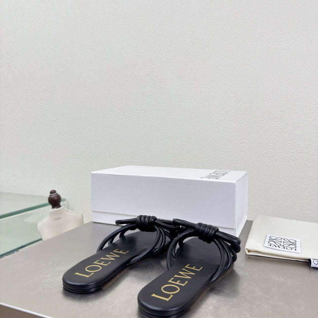 LOEWE 26S FLAMENCO KNOT SANDAL IN BLACK CALFSKIN