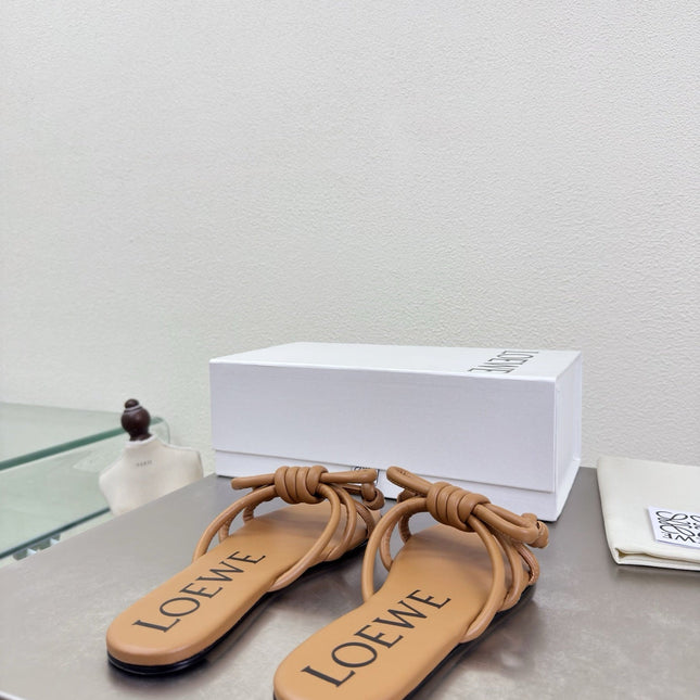 LOEWE 26S FLAMENCO KNOT SANDAL IN CAMEL BROWN CALFSKIN