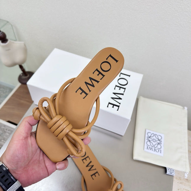 LOEWE 26S FLAMENCO KNOT SANDAL IN CAMEL BROWN CALFSKIN