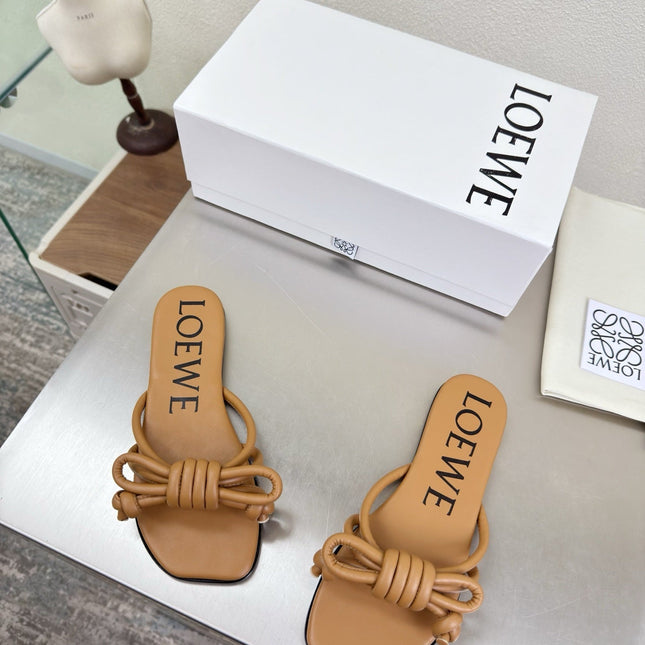 LOEWE 26S FLAMENCO KNOT SANDAL IN CAMEL BROWN CALFSKIN