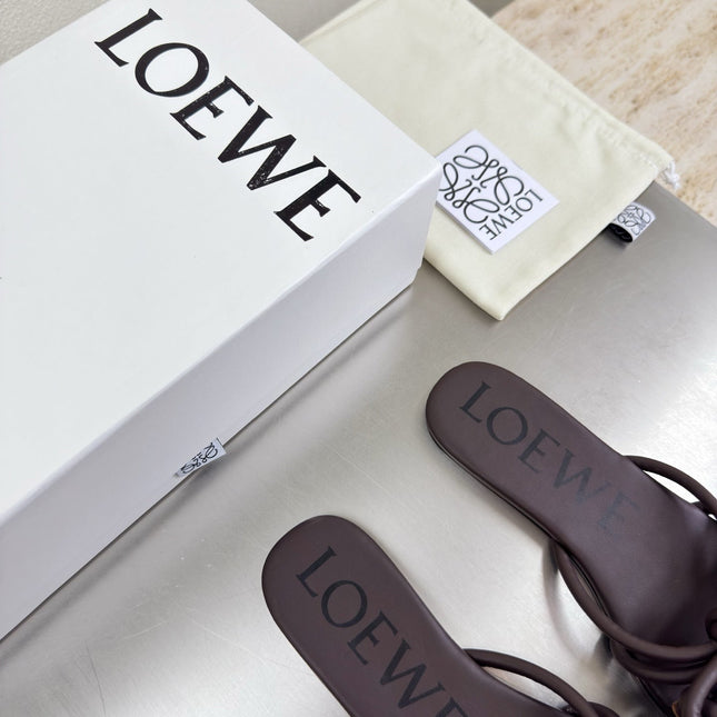 LOEWE 26S FLAMENCO KNOT SANDAL IN DARK BROWN CALFSKIN