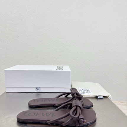 LOEWE 26S FLAMENCO KNOT SANDAL IN DARK BROWN CALFSKIN