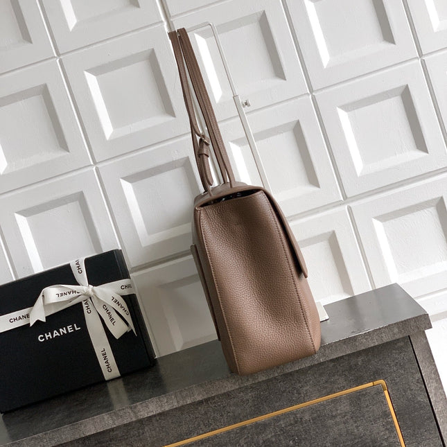 CHANEL 26S SOUPLISSIMO MAXI FLAP 39 IN BROWN GRAINED CALFSKIN SILVER HARDWARE