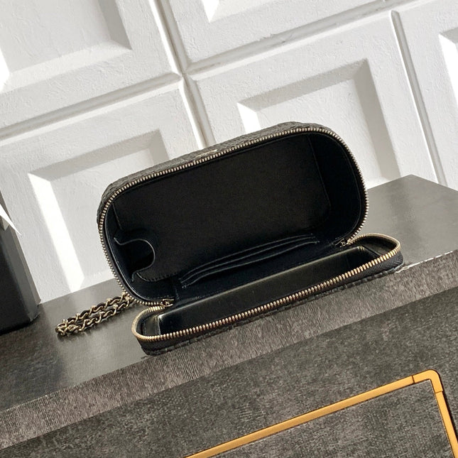 CHANEL 26S VANITY CASE 17 IN BLACK WOVEN RAFFIA GOLD HARDWARE