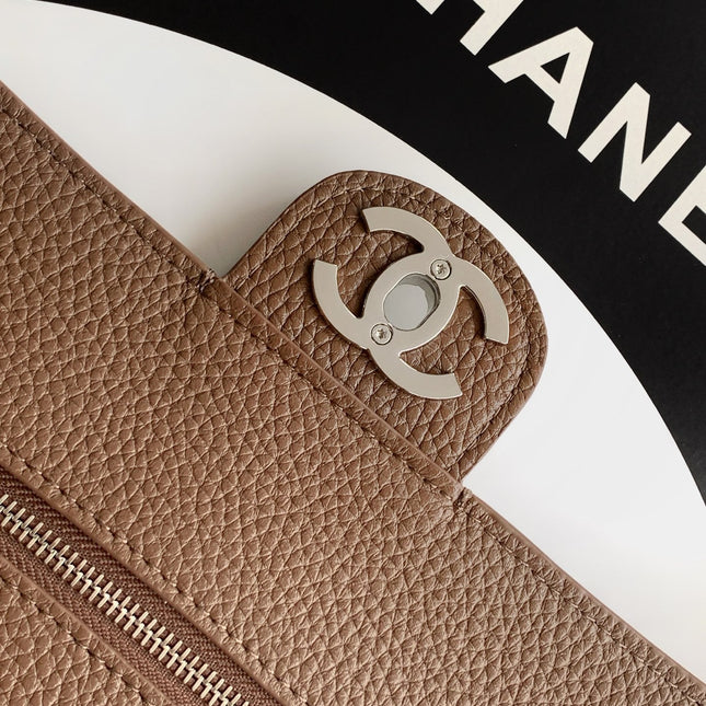 CHANEL 26S SOUPLISSIMO MAXI FLAP MEDIUM 32 IN BROWN GRAINED CALFSKIN SILVER HARDWARE