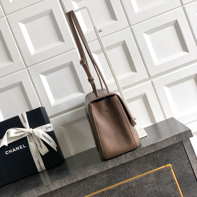 CHANEL 26S SOUPLISSIMO MAXI FLAP MEDIUM 32 IN BROWN GRAINED CALFSKIN SILVER HARDWARE
