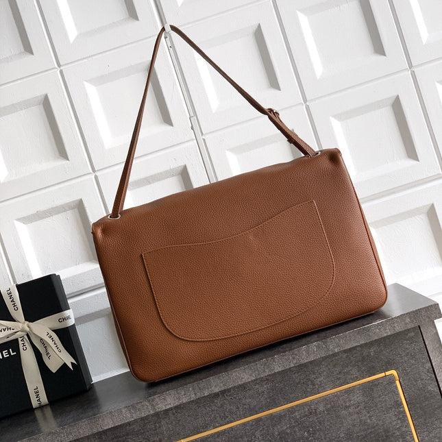 CHANEL 26S SOUPLISSIMO MAXI FLAP 39 IN CARAMEL BROWN GRAINED CALFSKIN SILVER HARDWARE
