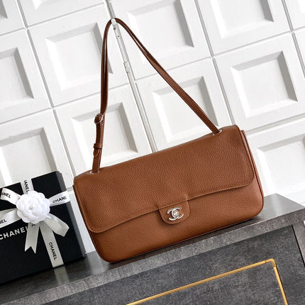 CHANEL 26S SOUPLISSIMO MAXI FLAP MEDIUM 32 IN CARAMEL BROWN GRAINED CALFSKIN SILVER HARDWARE