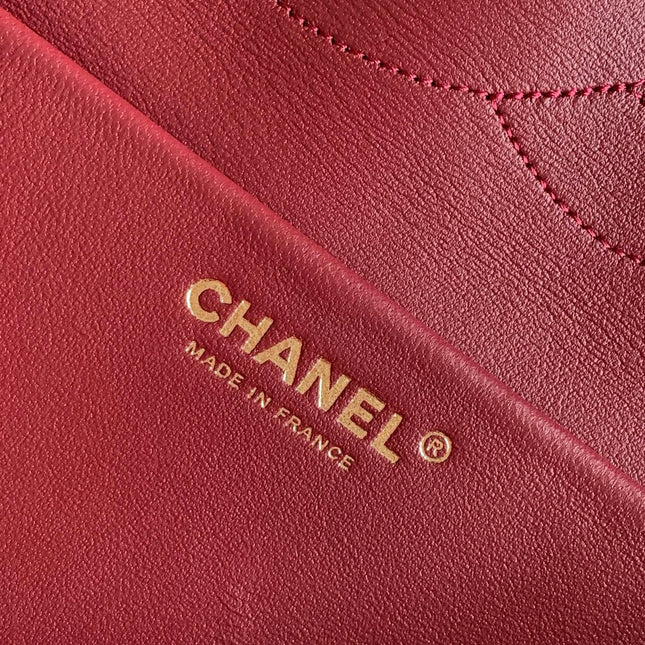 CHANEL 26S SOUPLISSIMO MAXI FLAP MEDIUM 32 IN RED CROCODILE-EMBOSSED CALFSKIN GOLD HARDWARE