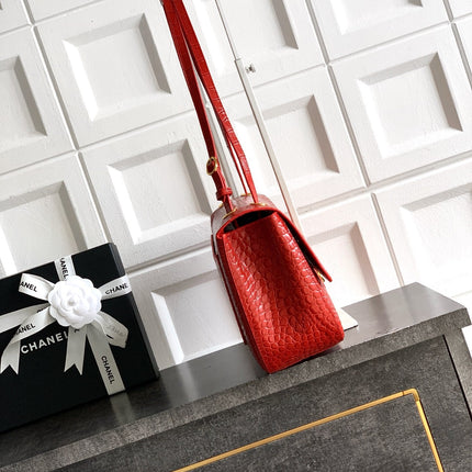 CHANEL 26S SOUPLISSIMO MAXI FLAP MEDIUM 32 IN RED CROCODILE-EMBOSSED CALFSKIN GOLD HARDWARE