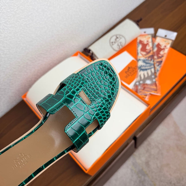 HM 26S ORAN SANDAL IN EMERALD GREEN CALFSKIN CROCODILE EMBOSSED